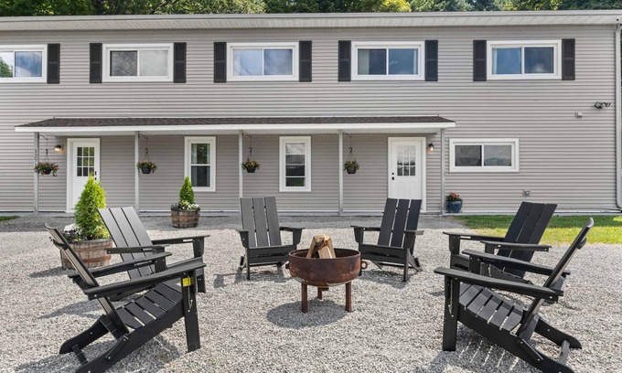 Hammondsport Maison | Keuka Lake View + Firepit + Wineries Nearby