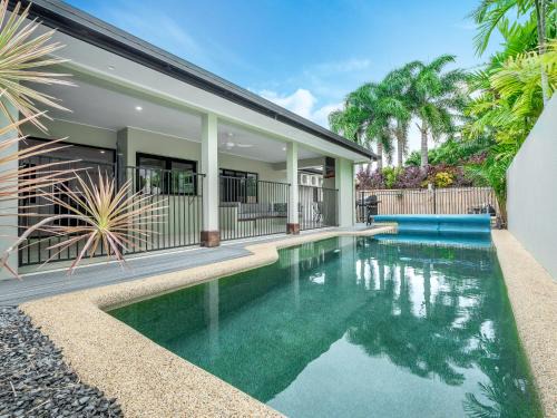 Kewarra Beach Maison | Kewarra Beach King Bed 4BR House, Pool, BBQ, Dog Friendly