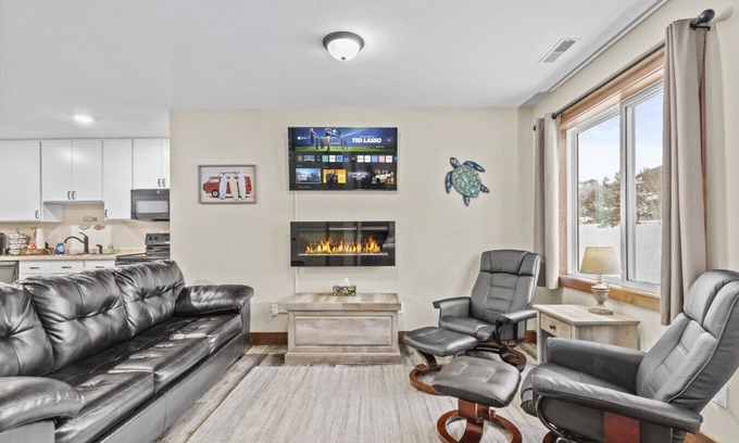 Houghton Cabine | Trailside Lakeside, across from MTU, Next to boat and snowmobile rentals, Apt 1