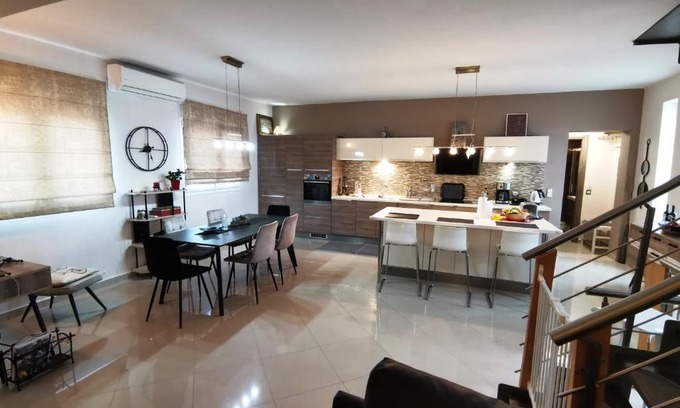 Alepou Maison | KEY POINT Town House