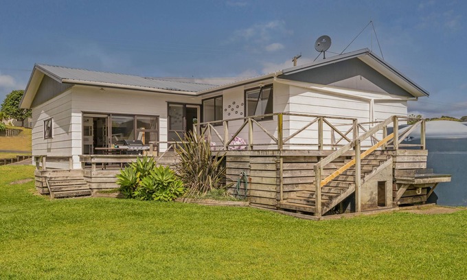Whangapoua Maison | Key to Whangapoua - Whangapoua Holiday Home