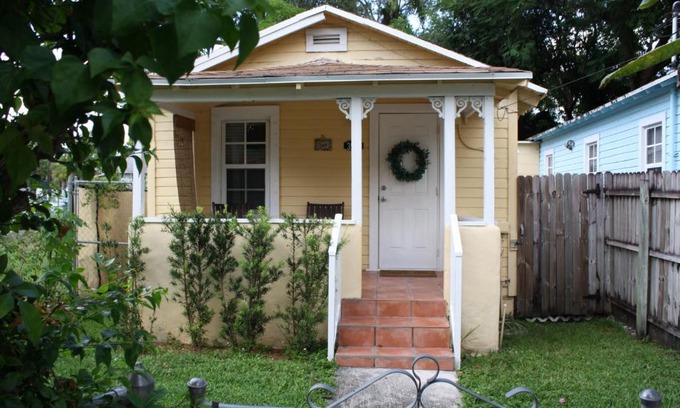 Southwest Coconut Grove Maison | Key West Style Historic Home in Coconut Grove Florida The Yellow House
