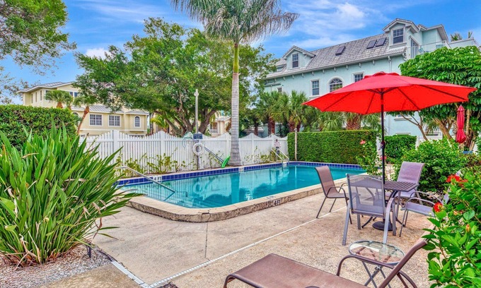 Siesta Key Copropriété | Keylime Retreat | End-Unit Condo, Walk to SK Beach & Village, Pool Access