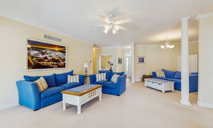 Keys Of Marsh Harbor Maison | Keys of Marsh Harbor house w/community pool & tennis court, deck, grill