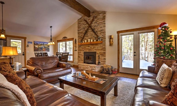 Keystone Maison | Keystone Home on Snake River with Hot Tub and Views!