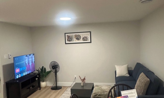 Moncton Appartement | Kick back and relax in this cozy and stylish space. Family and Pet-Friendly!