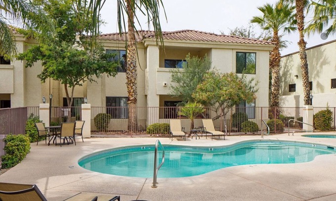 Catalina Foothills Estates Copropriété | Kick back and relax in this calm, stylish condo in a Tucson gated community.