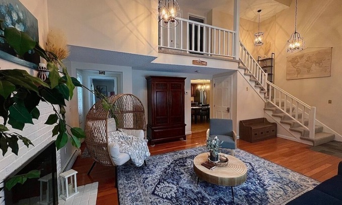 Plaistow Appartement | Kick back and relax in this calm, stylish in-law suite.