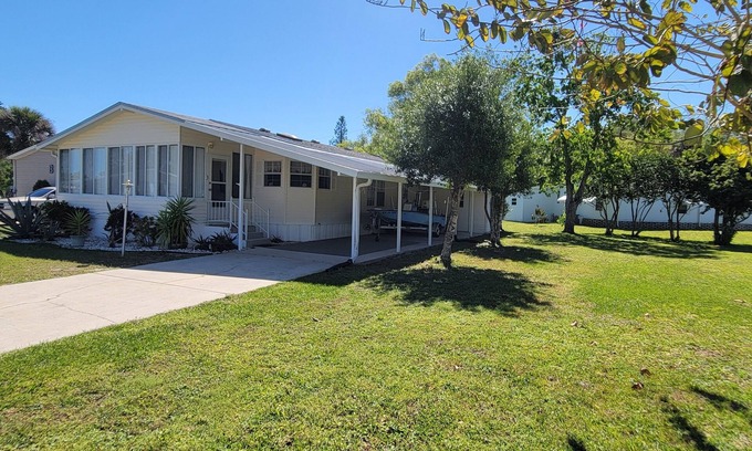 Edgewater Maison | Kick Back & Relax with two pools, a boat launch, community pier and more!
