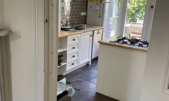 Middle Park Maison | Kid and dog Friendly two bed House With Parking in Great Location