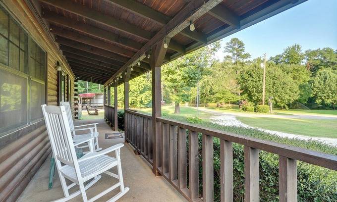 Kilgore Cabine | Kilgore Gem: Pet-Friendly Cabin w/ Duck Pond!