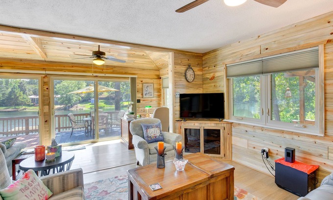 Kilgore Maison | Kilgore Lakefront Home w/ Private Dock & Pier!