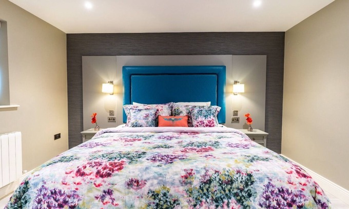 Killarney Maison | Killarney Centre Home comprising 4 separate Apartments (Sleeps 18)