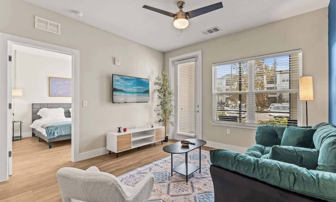 Southeast Orlando Appartement | King Apt |Pets allowed |15 min to Parks |Amenities