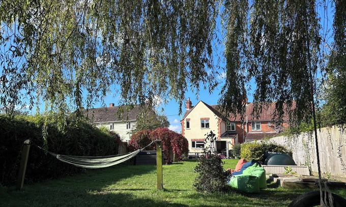 South Cadbury Maison | King Arthur’s Rest - Charming House, Garden & Hot Tub. Sleeps 10 ~ Pet friendly!