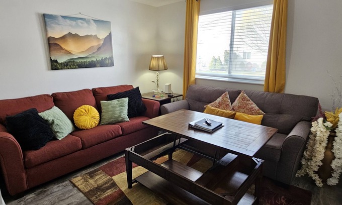 Ogden Maison | King bed! Close to 3 Ski Resorts, LDS Temple, DT Ogden, BDO, and the Fwy.