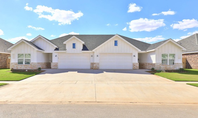 Abilene Cabine | King Bed - Country Modern Farmhouse Abilene - Sleeps 18 close to Dyess AFB