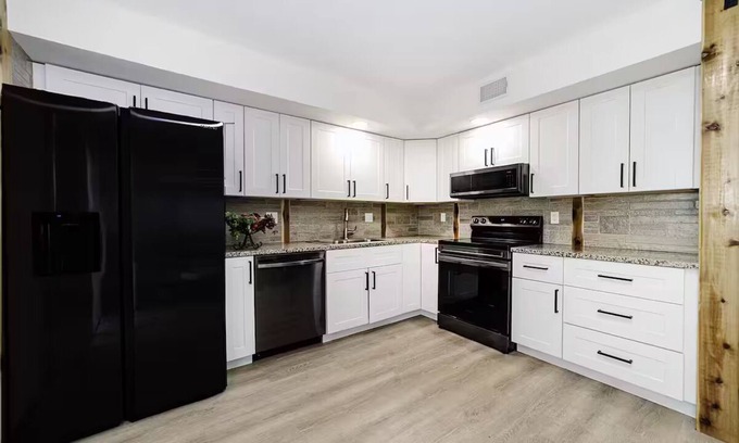 Town Of Blake Maison | King bed Executive Home, Daytona Beach: Minutes to Beach Speedway