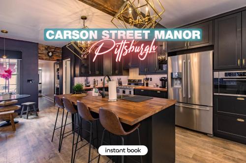 South Side Flats Maison | King Bed/Free Parking/BBQ/Fire pit/Arcade