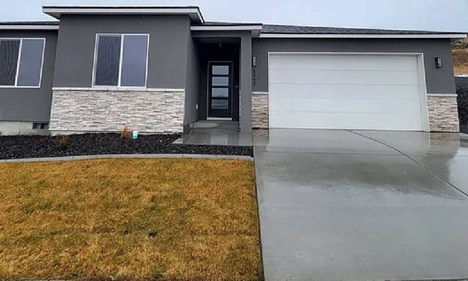 Tri-Cities Maison | King Bed, Large Kitchen, Yard & Garage 6660