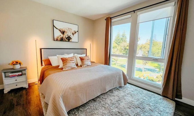 Mountain View Appartement | KING BED Modern 2 Bed 2 Bath Pool & Hot Tub