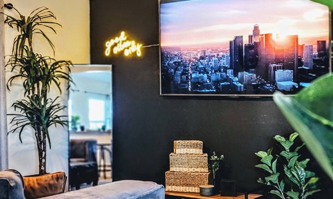 Compton Maison | 🌊King bed - near SoFi and LAX - free onsite parking