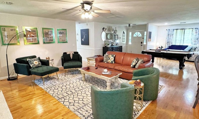 Tallahassee Maison | King Bed-Pets -Quiet-Huge fence Yrd
