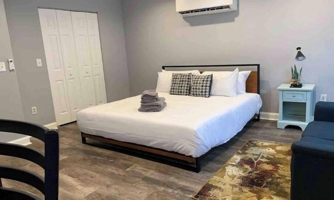 Primos Secane Appartement | ✪King Bed Studio✪ in Suburbs -Perfect Long Term Stay