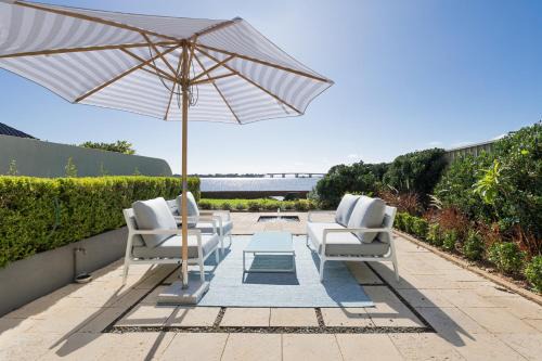Sylvania Appartement | King Bedroom Waterfront Courtyard Apartment
