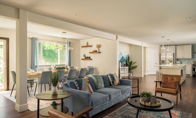 South Westminster Maison | King Beds, Fire Pit, Arcade, Games, 2 Living Rooms, Nursery - Perfect Retreat!