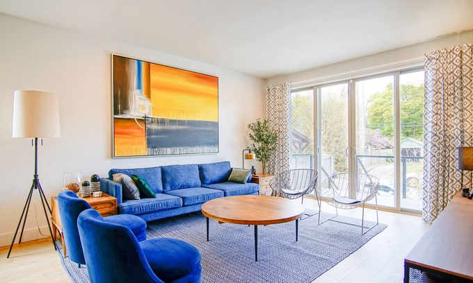Eliot Maison | King Beds, Roofdeck, AC, Best Area with 95 WalkScore