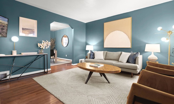 Del Ray Maison | King Beds <> Walk to Metro - Stylish Suite Xcape
