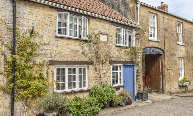 Broadwindsor Cottage | King Charles Cottage, BROADWINDSOR