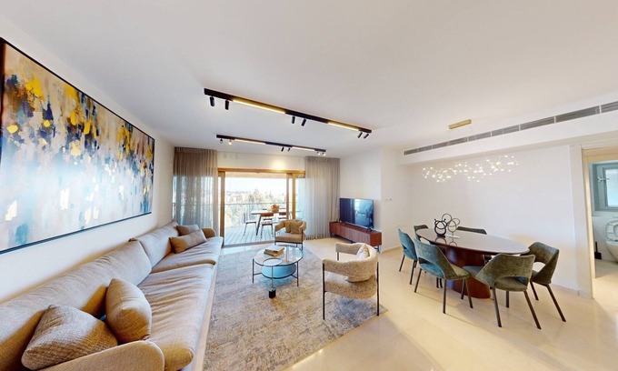 Mamilla Appartement | ♦King David Residences♦Stunning 2-Bdr with Balcony & Views♦