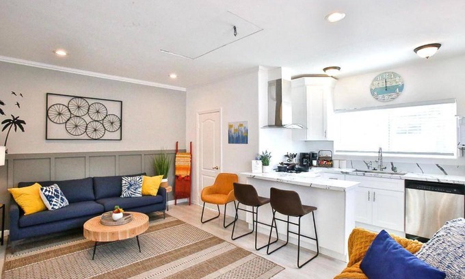 El Camino Village Appartement | King Garden Suite - 10 mins to Beach and LAX