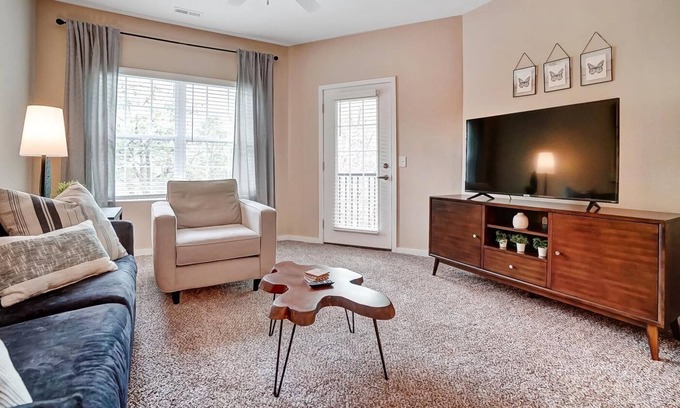 Westerville Appartement | King Hoover Hideaway | Pet-Friendly | W/D!