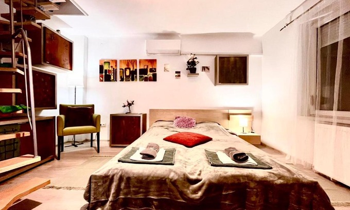 Pacsirtatelep Appartement | King House & Garden with AC and FREE PARKING POSSIBILITY