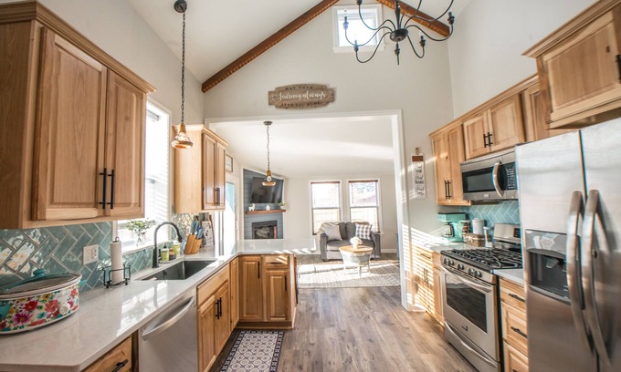 Cheektowaga Maison | KING Master En-Suite- BRAND NEW Home- Buffalo's Best Kept Secret!