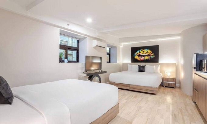 Gay Village Hôtel | King & Queen – Central MTL Nest