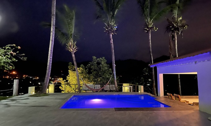 Cambita El Pueblecito Maison | King Ranch villas - hilltop cabin with 22 person jacuzzi