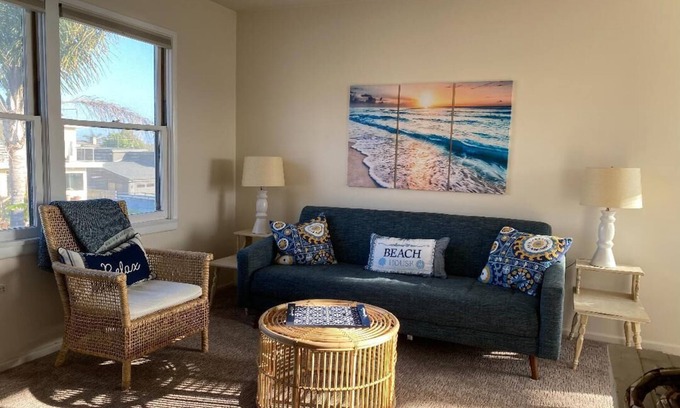 Shell Beach Appartement | King's Perch gives a view of the ocean blue from room to room