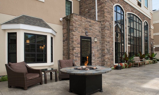 North Wales Appartement | King Studio | Pool & Hot Tub Access