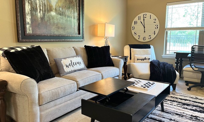 Harvey Hillsides Copropriété | KING SUITE. 2BR/2Bath. Sleeps 6