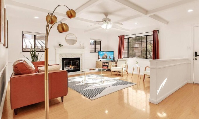 Castro Valley Maison | King Suite, 5 Queen beds Spacious Modern Home