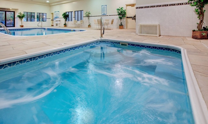 Peoria Appartement | King Suite. Free Breakfast. Pool & Hot Tub. Great for Business Travelers!