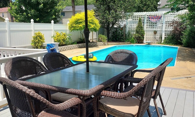Smithfield Maison | King Suite Retreat with private Pool cottage home Smithfield Virginia