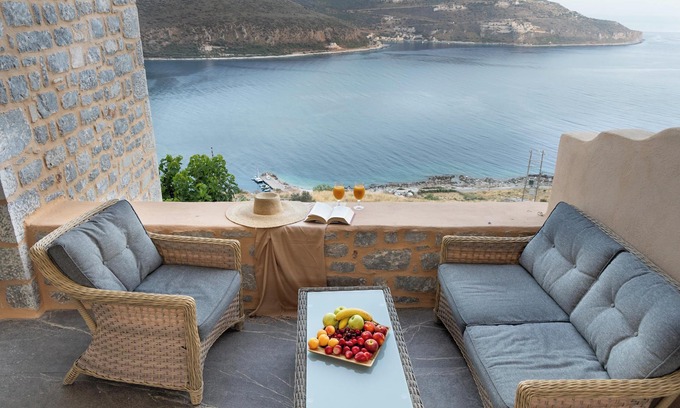 Karavostasi Hôtel | King Suite with Panoramic Sea View | Akrolithi Guesthouse