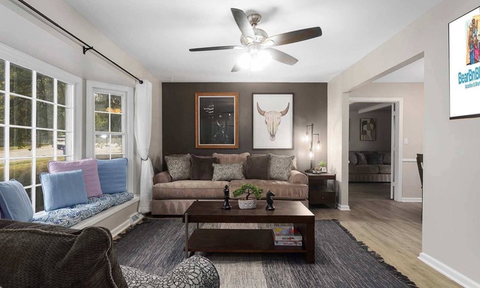 Overland Park Maison | KingBeds|WiFi|Great for Families|Sleeps 10