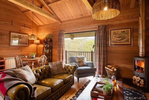 Bodmin Maison | Kingfisher Cabin, Butterwell Farm, Riverside cabin on 40-acre private estate