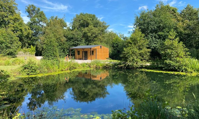 Nantwich Autre | Kingfisher Cabin - Wild Escapes Wrenbury off grid glamping - ages 12 and over